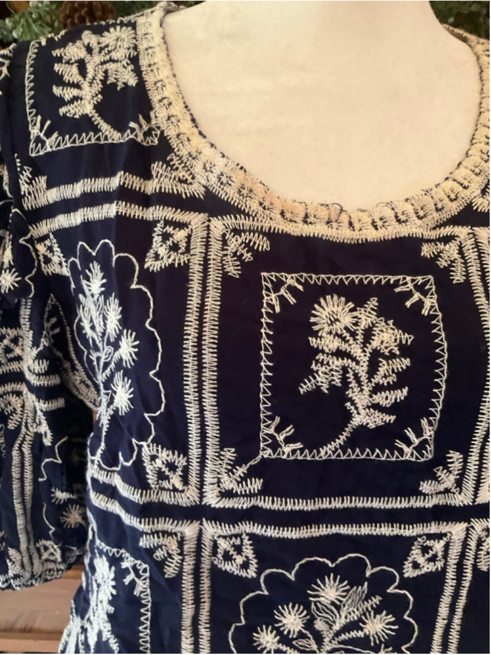 Solitaire Navy Embroidered Boho Peasant Blouse Floral Puff Sleeve Medium - Picture 2 of 7